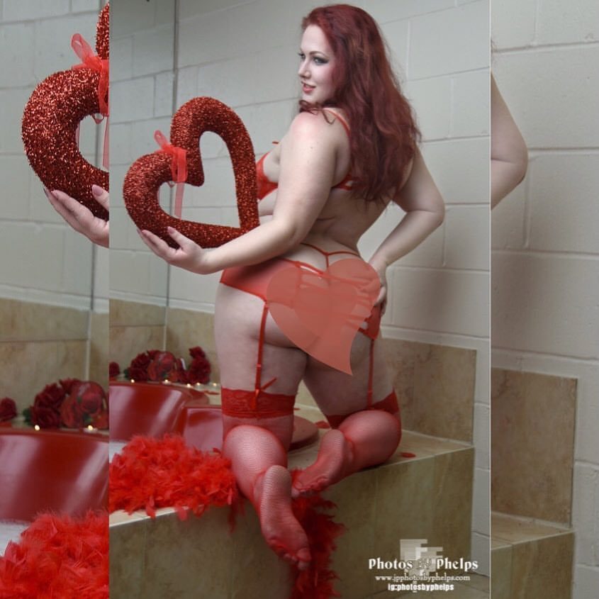 Happy Valentine day!!! Model is Anna Marx @annamarxmodeling #curves #redhead #curves