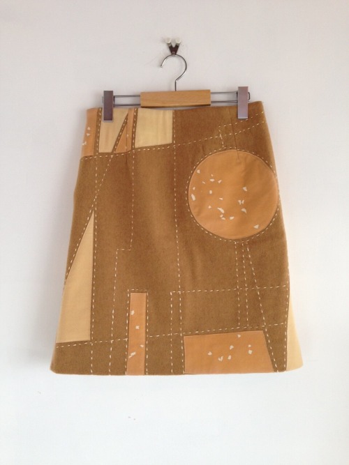 zazi 16aw “山のかけら、星の粒” suede patch work skirt / beige