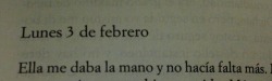 besar-a-un-angel-u-u:  cafeypoesia:Mario Benedetti- La Tregua Más que besarla, mas que acostarnos juntos, ella me daba la mano y eso era amor.