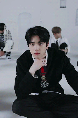bbyounghoon: younghoon being younghoon