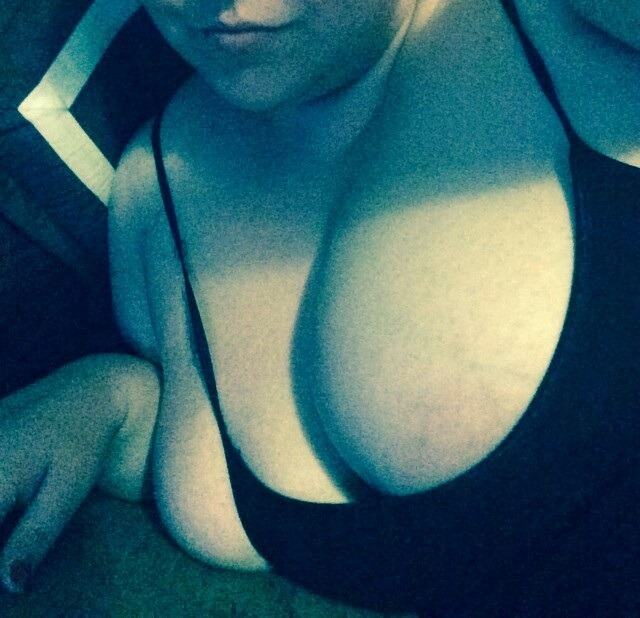 xxred-rocketxx:  Spilling out of her tanktop