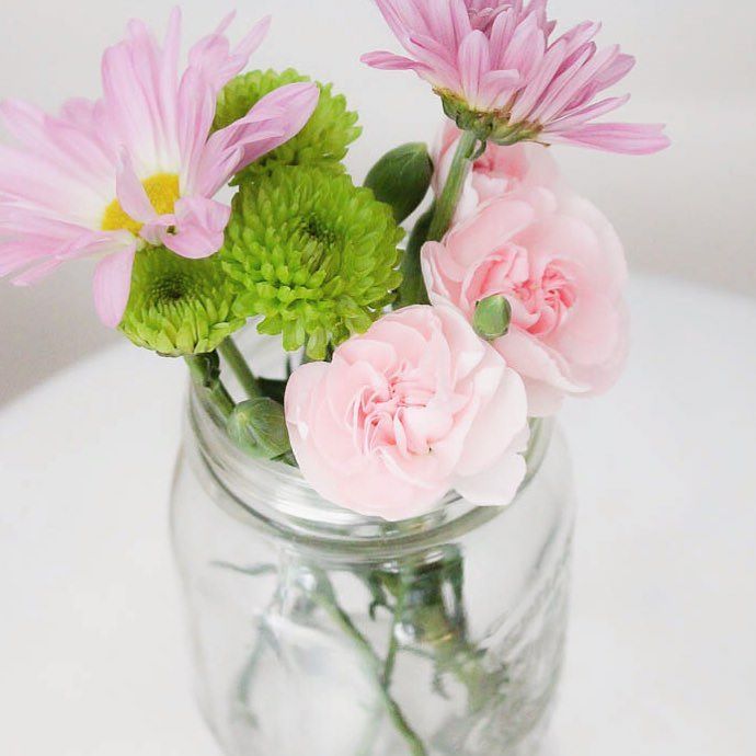 theiconcreative:  Because nothing says #Spring like a few pretty flowers in a #masonjar!