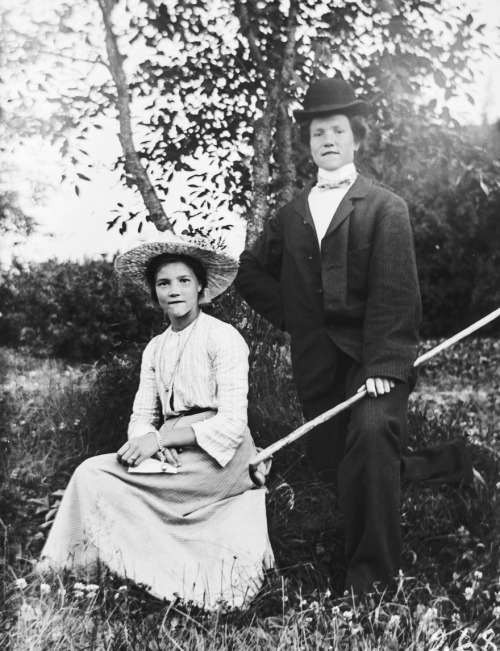 Sisters Jenny and Alma Viström, 1908, Sweden.