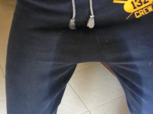 shortspiss:  owencat:  Nice wet crotch  Wow