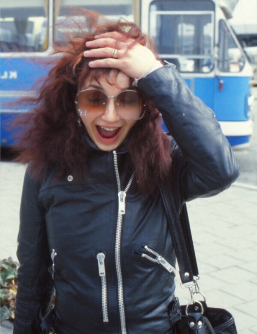 harder-than-you-think:Kate Bush arriving in Amsterdam shortly after the release of ‘Wuthering Height
