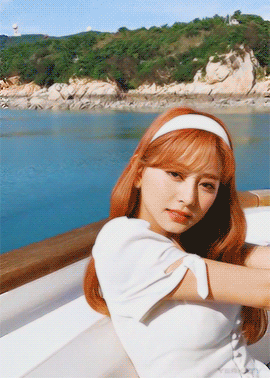 tzuyu | 2021 TWICE SEASONS GREETINGS (AR Photocard)