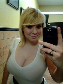 abnormallylargetitties:  girlswithbigassets: