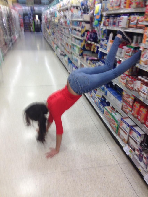 @marielle_guzman TWERKER ON AISLE 9!!!!!!!!! @camilacabello97 t.co/MWfIMjz7