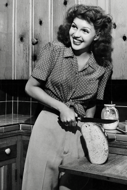 vintagegal:  Rita Hayworth c. 1940s (via)