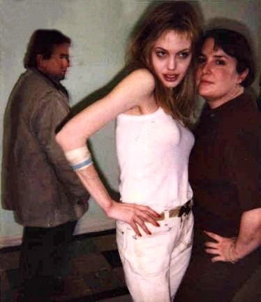 le-jolie:  Full size, unedited pics of Angelina on the set of Girl, Interrupted.
