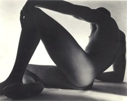 ofmiceandmenessay: Ph. Horst P. Horst - Triangle Male Nude - Reclining. 1952