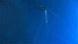 zerostatereflex:  Massive underwater blob