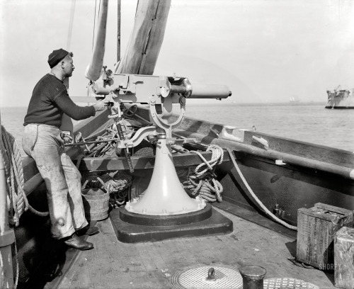 lecorpsdeshommes: &ldquo;U.S.S. Vixen, Maxim machine gun and gunner Smith, who fired 400 consecu