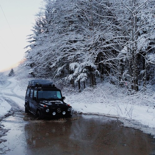 yuriy: A little exploring in the snow today. #gelandewagen #overland #northwestisbest (at Exit 38)
