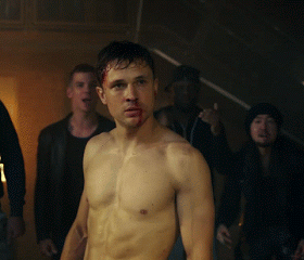 boycaps:William Moseley shirtless in “The Royals”