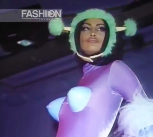 fuckrashida:Yasmeen at Thierry Mugler Fall/Winter 1991. 