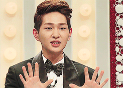 littleshinee-deactivated2017050:  Cute Onew doing Gwiyomi. ^▽^ 
