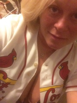 gcupcake8:  gcupcake8:  GO CARDS!!!  💋🍥  Today is the day!!!!  Gorgeous!!!!