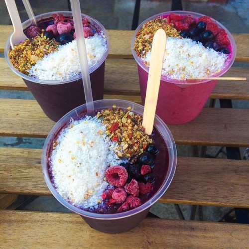 agirlnamedally:  I’m ready for round 2 of acai buckets and soul sessions please @gabimulder @kararready (at Blendco)
