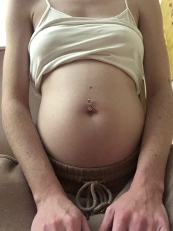 bloatedbelly424:Yay 🤤🤤 stuffed and tight 🥵 