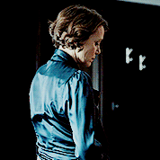 misskeeleys:Happy birthday to this legend only [Keeley Hawes, born February 10, 1976]