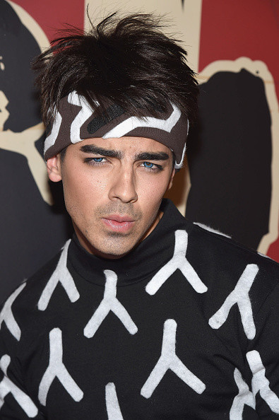 XXX jobrosnews:  [More pictures] Joe Jonas attends photo