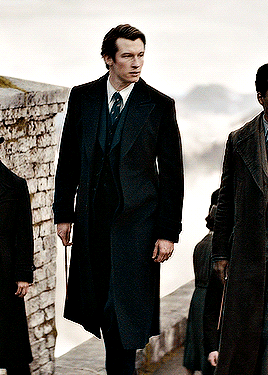 CALLUM TURNER As THESEUS SCAMANDER In FANTASTIC BEASTS: THE SECRETS OF DUMBLEDORE 2022 | Dir. David Yates