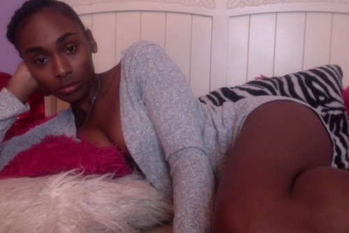 xxxchocolick:  bored asf :[