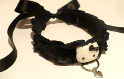 xnekuchu:sara-meow: Hello Kitty Collar sold