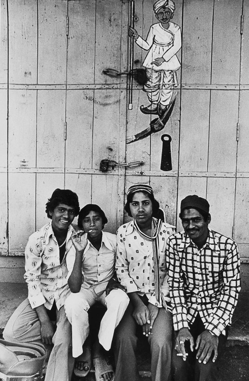 Jyoti Bhatt.  Four Friends Sitting Near a Shop, 1978.