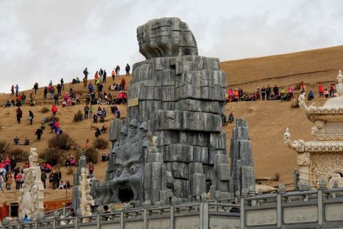 arjuna-vallabha:Temple of Death at Larung Gar in China, a place for Sky Burial