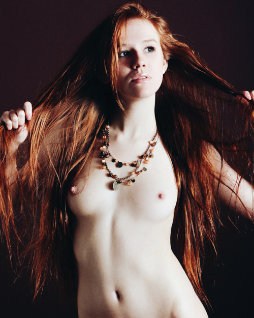steph-the-redhead: Anyone looking to sext? JOIN ME FAST
