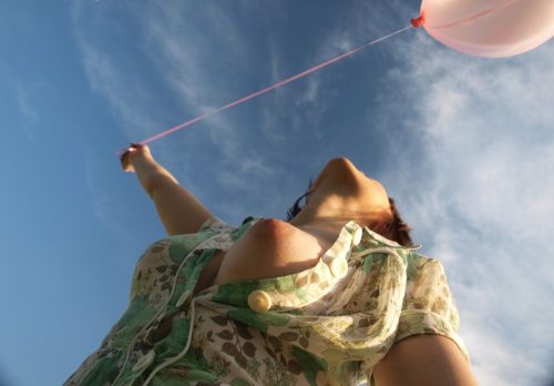 gsgsgirls: Pink balloon.