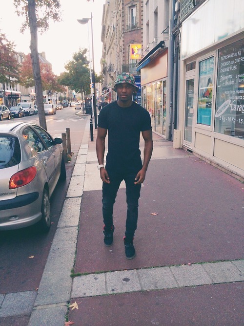 blackfashion:  IG -> iamayojr http://iamayojr.tumblr.com/ Jeans : FSBN New Yorker - Bucket hat - Yeezy II 