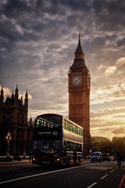 R2–D2:  Big Ben &Amp;Amp; Bus In The Evening Sun... By (Sg) 