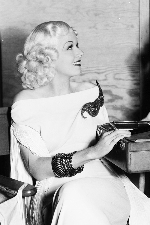 barbarastanwyck:  Jean Harlow behind the scenes of China Seas, 1935 