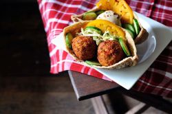 alloftheveganfood:  Vegan Falafel Round Up