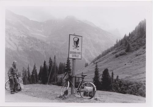 Some late 40′s cyclotouring stuff, found the the Vintage Pictures thread on french forum pigno