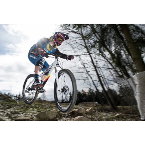 blissprotection: @martinneumayr on his home trail.  #blissprotection #4x #bike #yeti #waldsassen #tr