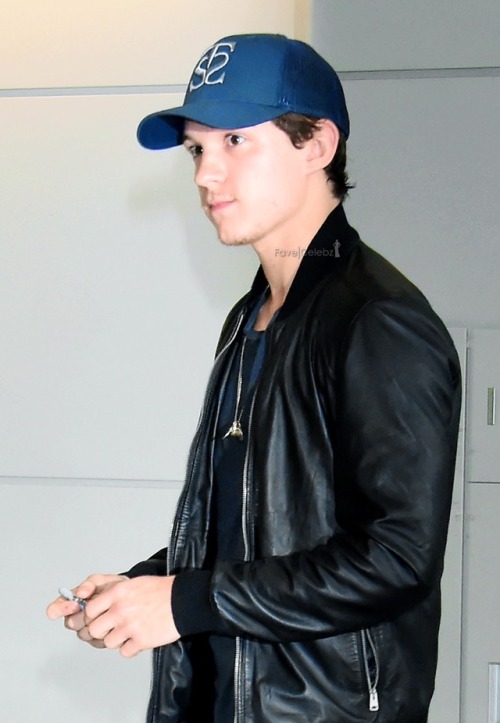 favecelebz:AUGUST 5: Tom Holland arriving in Tokyo!I don&rsquo;t know why/how but he looked TALLER h