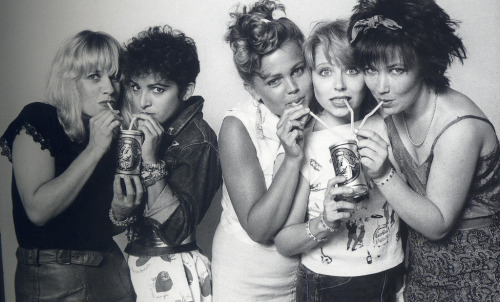 onlytheyoungdieyoung: The Go-Gos