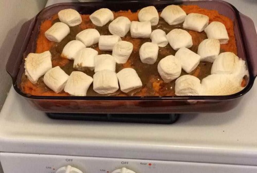 Some vegan food for thanksgiving! Nice corn bread muffins and a sweet potato casserole