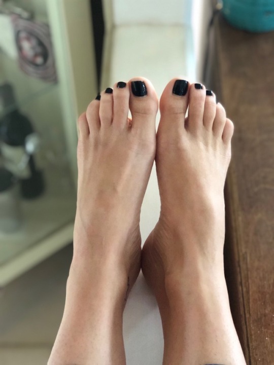 feet4urmeat: gsnakes:      Feet worth a thousand loads if you follow Theresa—-> HERE(just supporting the up and coming feet models)
