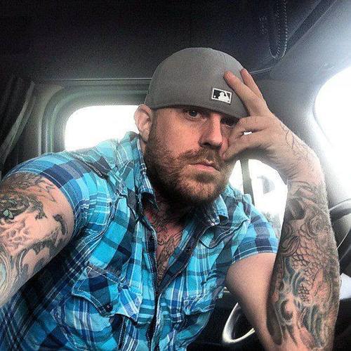 realmenstink:  confederate4ever:  omg im gonna cum!  BEARDED TATTED STUD !!! 