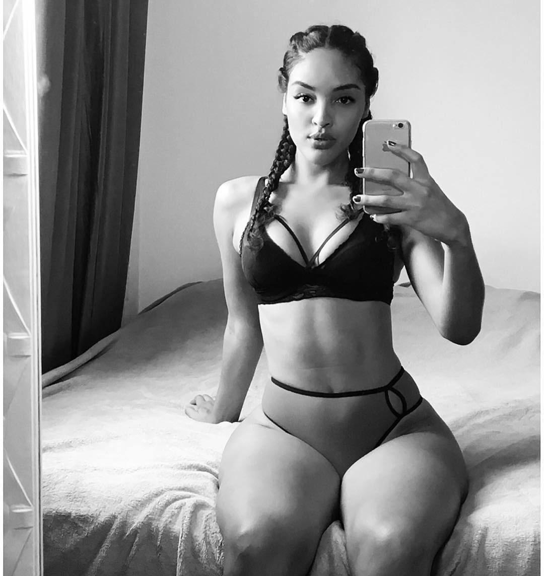 freaksandmodels:  Izabela Guedes
