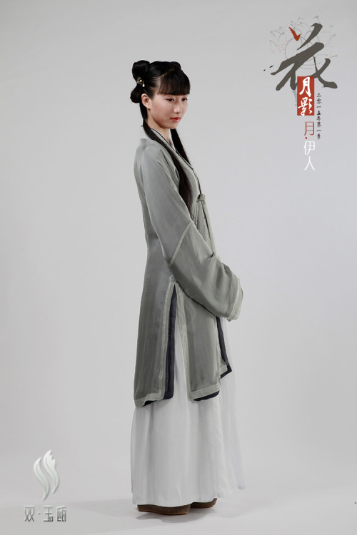 fouryearsofshades: Model 周玲 双玉瓯 http://shyuou.taobao.com/ White Ruqun/襦裙 and double-layer gray Be