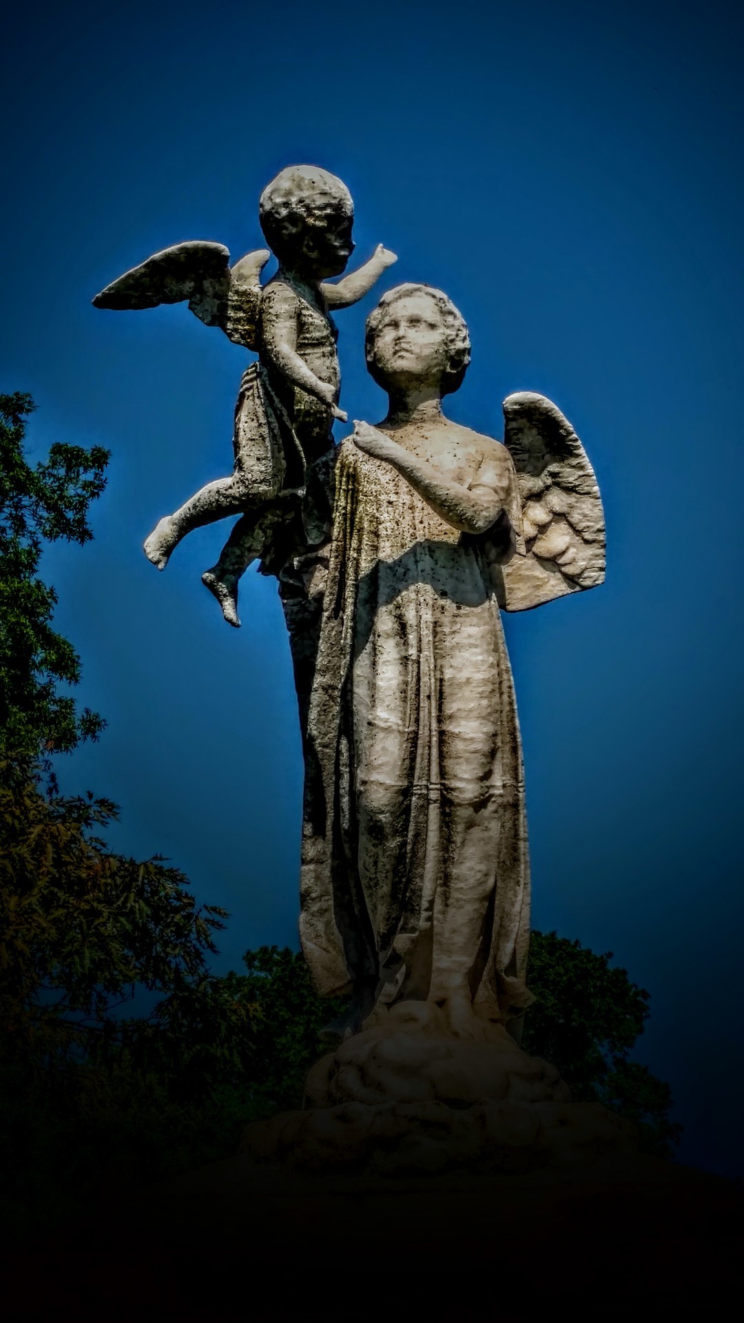 swforester: two angels Greenwood Cemetery 2017 
