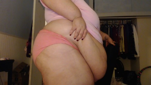 Porn photo ssbbwvirgin: im getting wrist rolls !  