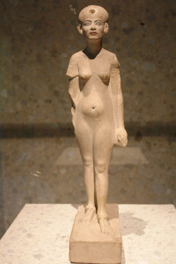 spiritsdancinginthenight:  Standing-striding figure of NefertitiNeues Museum, Berlin. 