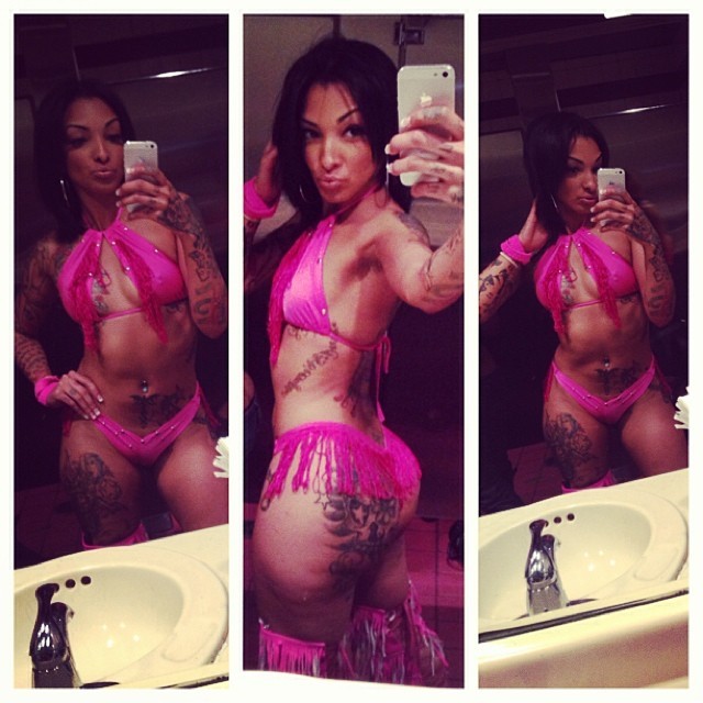 azzstupidphat:  Ellie Sweetz